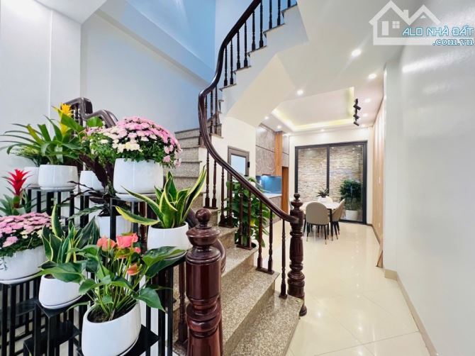 NHÀ ĐẸP ĐƯỜNG HOÀNG MAI. 56M2 - 5 TẦNG. LÔ GÓC 3 THOÁNG. 50M RA Ô TÔ. GIÁ 9,3 TỶ - 4