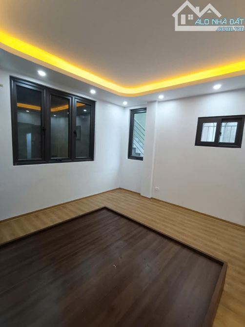 BÁN NHÀ PHỐ ĐÔNG THIÊN - VĨNH HƯNG - NGÕ THÔNG - Ô TÔ ĐỖ GẦN NHÀ - 35m2 - 5,86 tỷ - 4