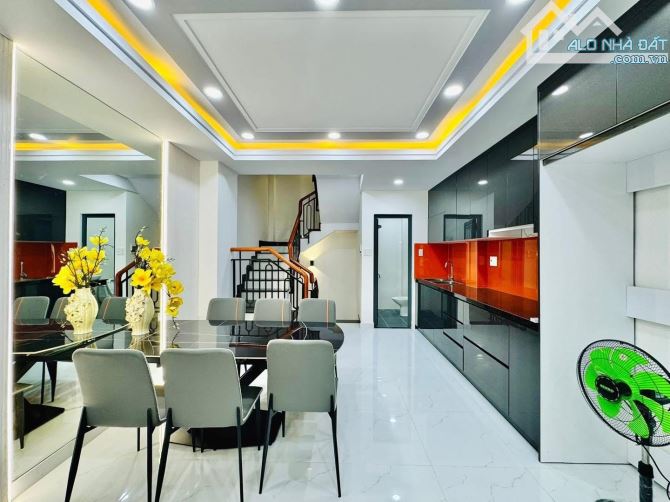 Chốt ngay căn nhà đẹp 50.4m2 ngay Bến Vân Đồn, Quận 4. Giá: 3 Tỷ 120. SHR, hẻm ô tô thông - 4