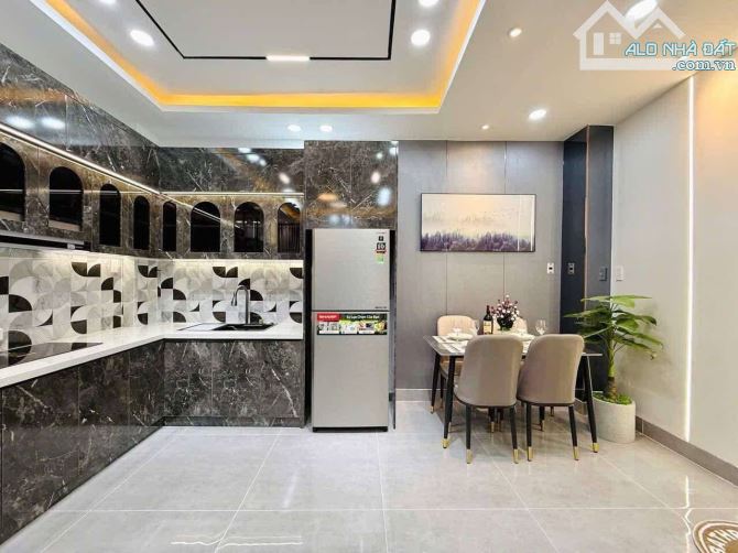 Bán gấp nhà đẹp Nguyễn Thiện Thuật, Quận 3, 50m2, hđ thuê 25tr/tháng, giá 3 tỉ 750 - 4