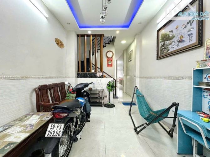 💥HẺM TRẢI NHỰA - GẦN MT KHU K300 - PHƯỜNG 12 - Q.TÂN BÌNH - CN:90M2 - 4 TẦNG - 10 PHÒNG - 4