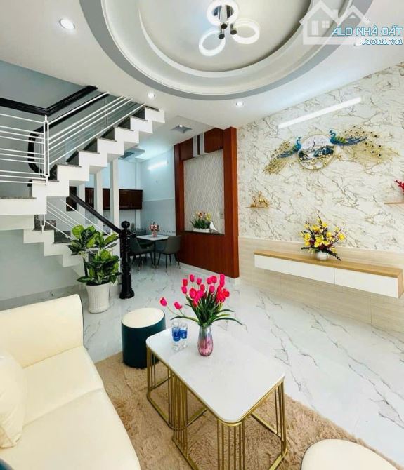 Chính chủ bán nhà ngay Võ Văn Tần,Q3. Giá 3 tỷ 150tr/65m2. Sổ riêng, HĐ thuê 18tr/ tháng - 4