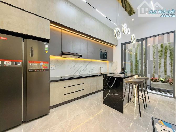 Nhượng lại căn nhà sẵn HĐ thuê 13 tr / tháng ngay Bà Hom, Q6. Giá: 3 Tỷ 290 / 54.6m2. SHR - 4