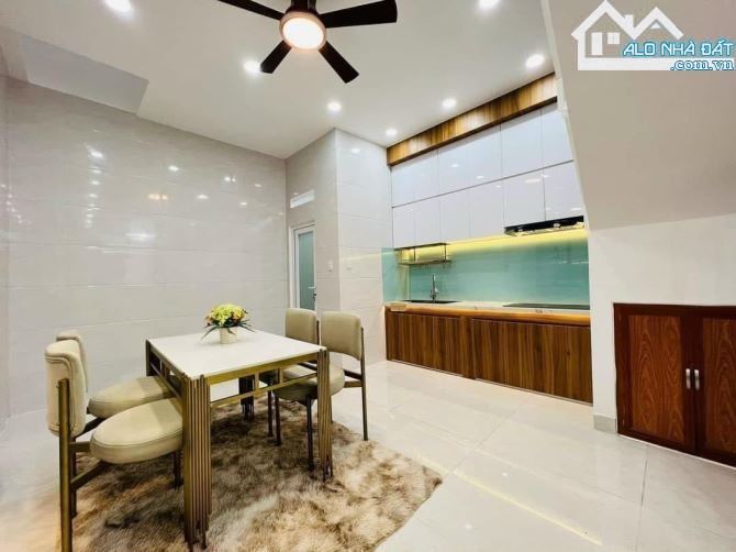 Mua ngay kẻo lỡ căn 56 m2  Trần Minh Quyền, Q.10. Chỉ 3 tỷ 890. 1T1L Đang cho thuê 13 tr - 4