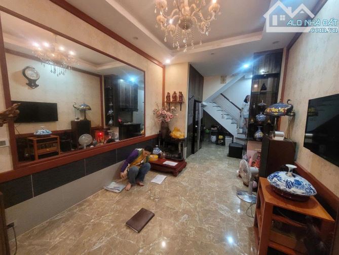 NHÀ ĐẸP TÔN ĐỨC THẮNG - SÁT PHỐ - 2 THOÁNG - PHÂN LÔ - 4