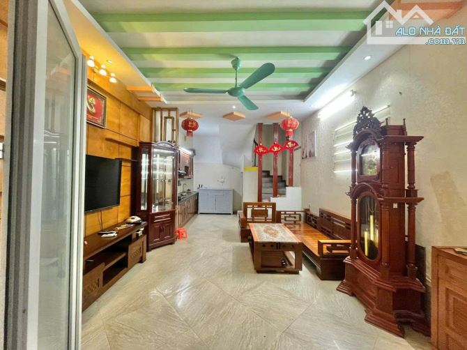 Nhà đẹp, ngõ rộng, gần oto đỗ, gần trường, an ninh tốt, diện tích 30m2, giá 5.95 tỷ. - 4