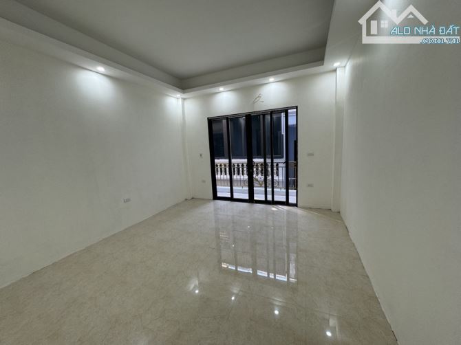 🏡 BÁN NHÀ NGỌC THỤY - 4 TẦNG - 5 NGỦ - 42m² - MT 4m -  Giá 6.86 tỷ - 4