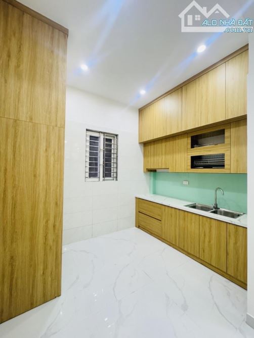 NHÀ ĐẸP -TÂY HỒ- DÂN XÂY-2 THOÁNG-GẦN Ô TÔ- NGÕ THÔNG - FULL NỘI THẤT- SỔ ĐỎ ĐẸP-8 TỶ - 4