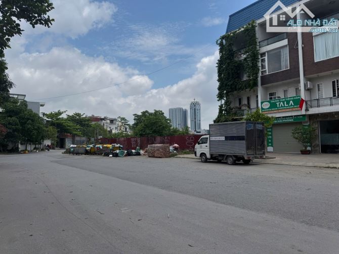 Bán đất tặng nhà 2 tầng ở Văn Cao sát đường 30m Tô Vũ bên ngoài  Vị trí cực đẹp, đường thô - 4