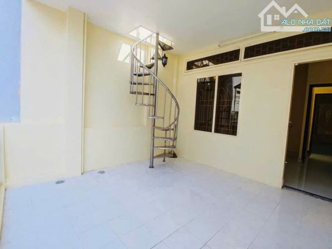 Chốt liền tay – Nhà 1 trệt 2 lầu, nội thất sang, hẻm 78 Khánh Hội, P4 Q4 – Giá mềm 3.89 tỷ - 4