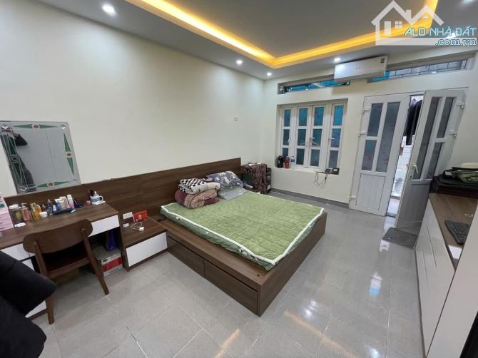 BÁN NHÀ PHỐ ĐỨC GIANG, LONG BIÊN 7.3 TỶ 78M, 3TẦNG, 4PN, FULL NT, Ô TÔ GẦN. MT 5M - 4