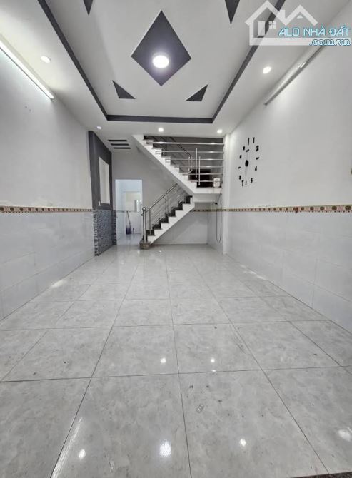 NHÀ MỘT ĐỜI CHỦ GẤP BÁN LO VIỆC - SÁT BÊN THỊ TRẤN HÓC MÔN - 44M2 - 2 TẦNG - SÁT BÊN ĐƯỜNG - 4