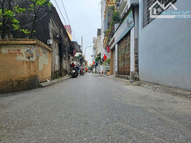 Bán đất Kim Quan Việt Hưng hướng đông nam ngõ oto gần phố rộng 99m mặt tiền: 4.5m 12 tỷ - 4