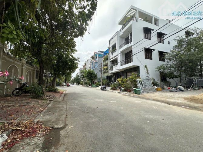 BIỆT THỰ KHU VIP NAM LONG, QUẬN 7. 170m2 - 5 TẦNG - NGANG 8M - CHỈ 22.3 TỶ - 4