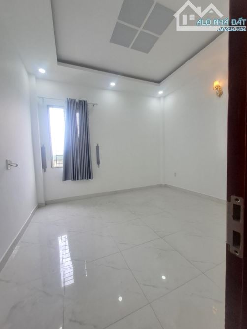 BÁN NHÀ 3 TẦNG - 4 P. NGỦ - HẺM XH - DƯƠNG THỊ GIANG - TTN , Q12 - GIÁ 6,7TỶ - 4