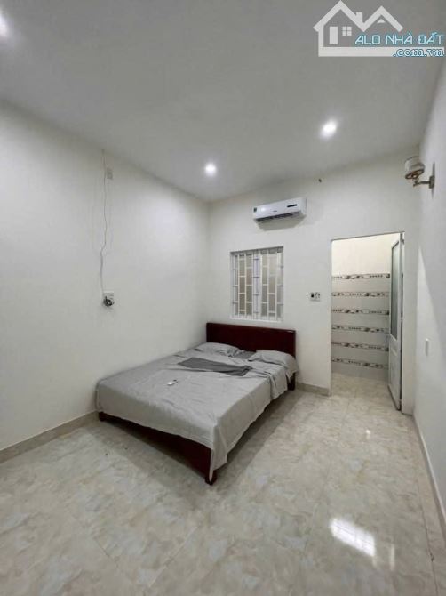 BÁN NHÀ 2 TẦNG, 3 PHÒNG NGỦ - FULL NỘI THẤT - SAU NHÀ MẶT TIỀN ĐƯỜNG HÙNG VƯƠNG - 3.35 TỶ. - 4
