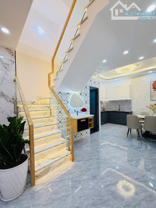 CHÚ DANH CẦN BÁN NHÀ ĐƯỜNG NGUYỄN VĂN LẠC, PHƯỜNG 19, BÌNH THẠNH - GIÁ:3TỶ660/64,9M2 HXH - 5