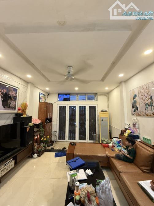 BÁN NHÀ ĐÌNH THÔN 62m² x 4 TẦNG, NHÀ MỚI - VÀI BƯỚC RA PHỐ – GIÁ 12,X TỶ - 5