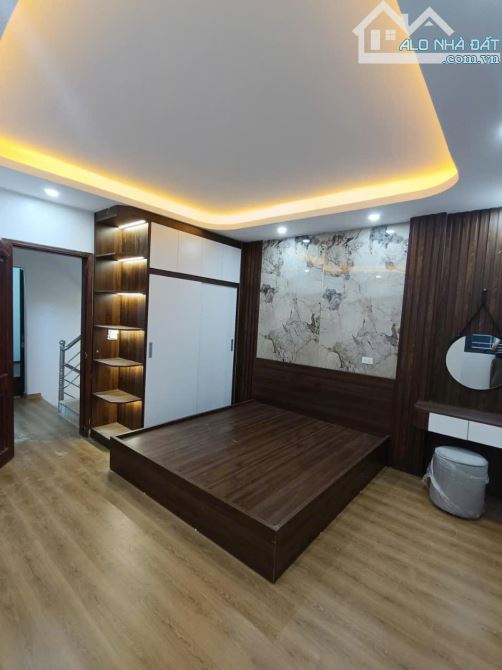 BÁN NHÀ PHỐ ĐÔNG THIÊN - VĨNH HƯNG - NGÕ THÔNG - Ô TÔ ĐỖ GẦN NHÀ - 35m2 - 5,86 tỷ - 5