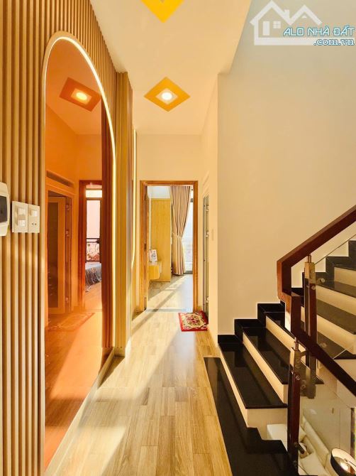 Hàng Hót Sau Lễ- Cần Bán Nhà Đường Đoàn Văn Bơ, p8, quận 4 giá 2 tỷ 8 / 42m2, hẻm thông 5m - 5