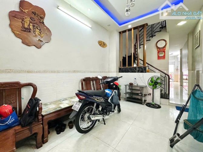 💥HẺM TRẢI NHỰA - GẦN MT KHU K300 - PHƯỜNG 12 - Q.TÂN BÌNH - CN:90M2 - 4 TẦNG - 10 PHÒNG - 5