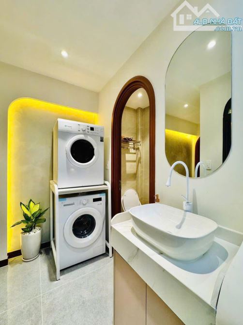 Cần bán nhà ngay Thành Thái, Q10. Giá: 3 tỷ 420 /64,5m2, sổ hồng riêng, hẻm 6m - 5