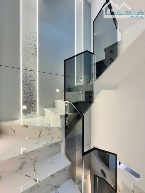 Nhượng lại căn nhà sẵn HĐ thuê 13 tr / tháng ngay Bà Hom, Q6. Giá: 3 Tỷ 290 / 54.6m2. SHR - 5