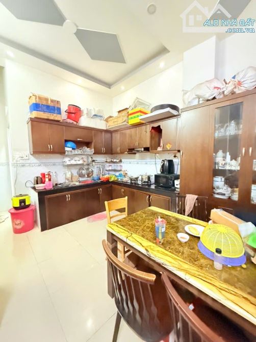 (Q8)NHÀ BÁN GIÁP TRUNG TÂM -GẦN TRƯỜNG HỌC ,CHỢ- NHĨNH 5 TỶ - 5