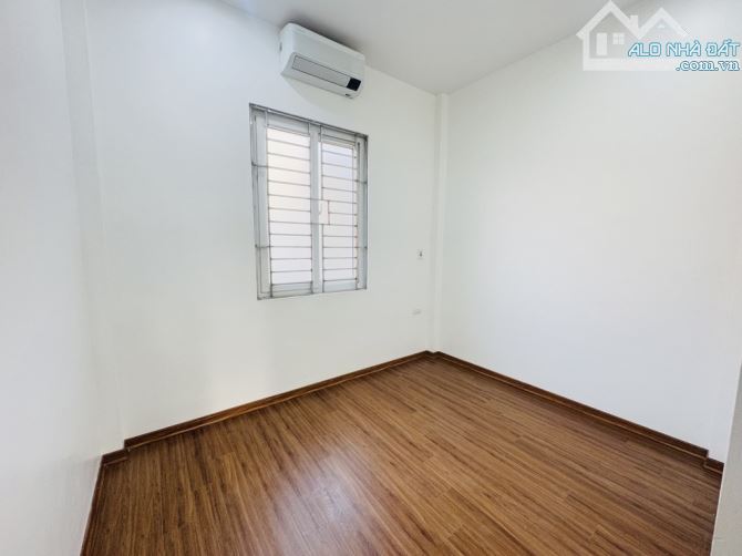 NHÀ ĐẸP -TÂY HỒ- DÂN XÂY-2 THOÁNG-GẦN Ô TÔ- NGÕ THÔNG - FULL NỘI THẤT- SỔ ĐỎ ĐẸP-8 TỶ - 5