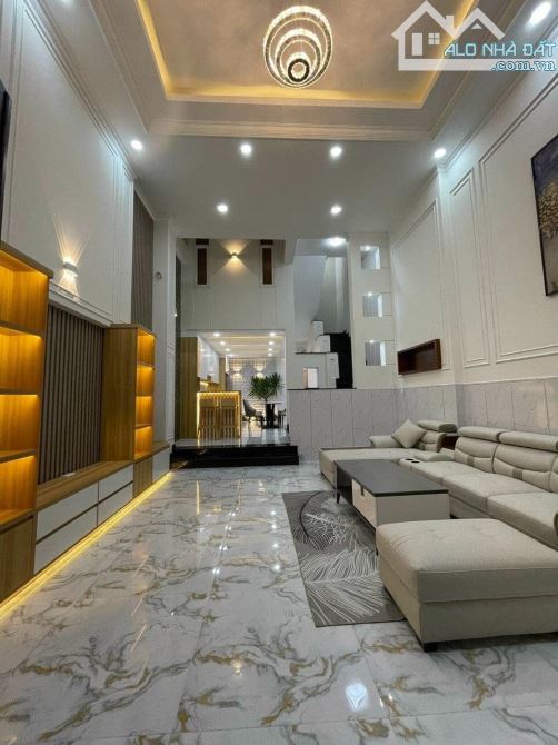 Cần bán nhà ngay Bạch Đằng, Bình Thạnh. Giá: 2 tỷ 120 /63,5m2, sổ hồng riêng, hẻm 6m - 5
