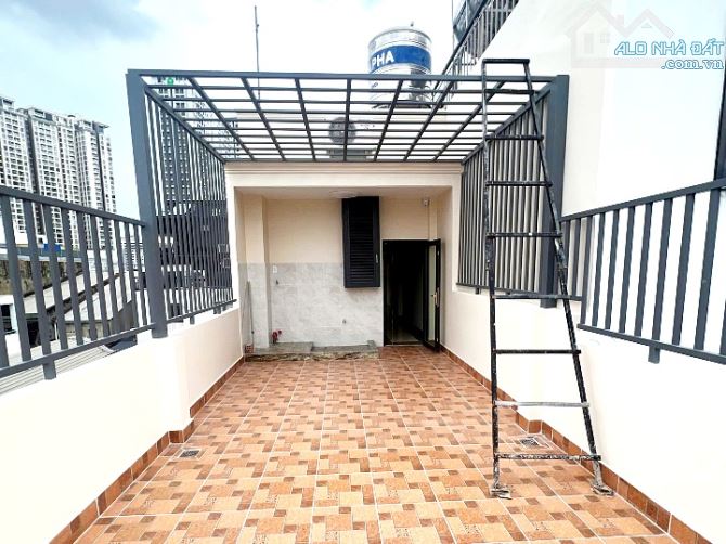 Bán nhà xịn thang máy 2 lầu 1 sân thượng hẻm Võ Văn Kiệt, Quận 1 - 5