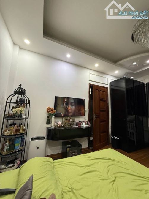 🏡 Bán nhà 5 tầng Bồ Đề, Long Biên, 30m2, Dân xây, Gần Hồ, Ở ngay, 6 tỷ 35 - 5