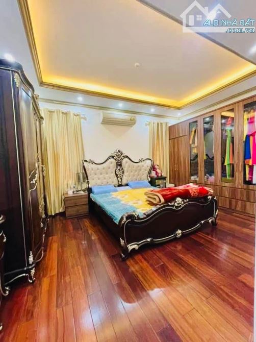BÁN NHÀ PHỐ TÔN THẤT TÙNG ĐỐNG ĐA 105m X7 TẦNG - MẶT TIỀN 5.5m - GIÁ: 25 TỶ TỶ - 5