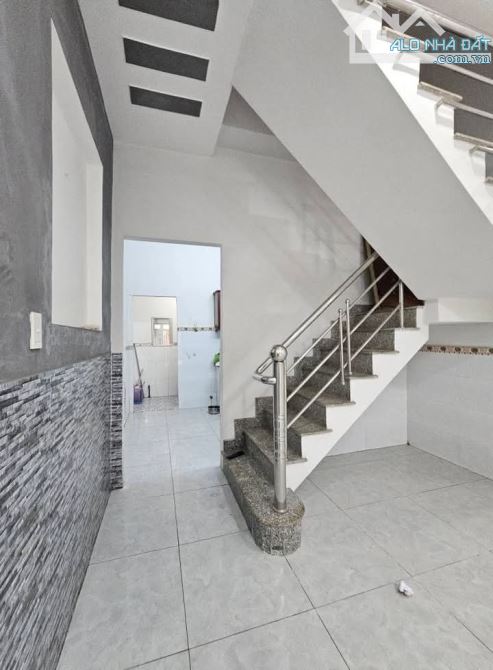 NHÀ MỘT ĐỜI CHỦ GẤP BÁN LO VIỆC - SÁT BÊN THỊ TRẤN HÓC MÔN - 44M2 - 2 TẦNG - SÁT BÊN ĐƯỜNG - 5