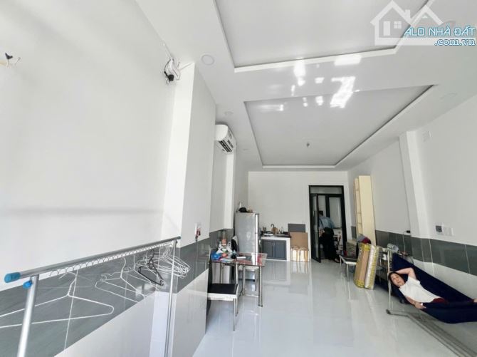 nhà đẹp gần eaon bình tân xe hơi ngủ trong nhà 3tầng 5phòng ngủ chủ gấp bán ace nhanh tay - 5