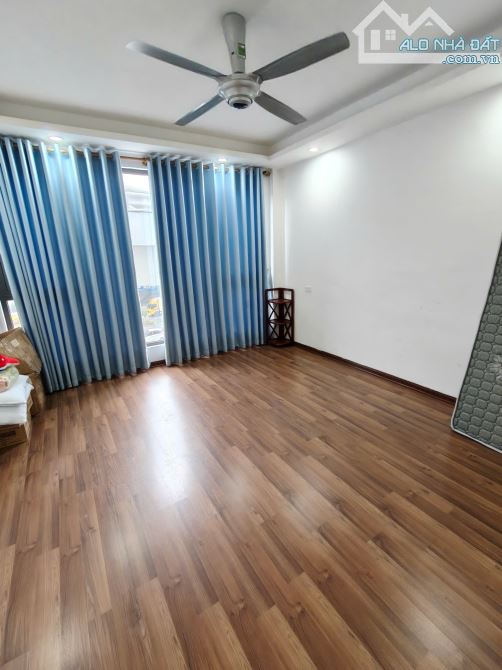 5m ra Phố Tam Khương, ngõ thông, nhà dân xây 6 tầng đẹp sổ 32m2. Kdoanh + CTY. Giá 8.5 tỷ - 5