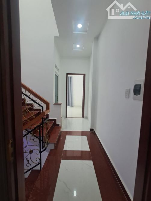 BÁN NHÀ 3 TẦNG - 4 P. NGỦ - HẺM XH - DƯƠNG THỊ GIANG - TTN , Q12 - GIÁ 6,7TỶ - 5