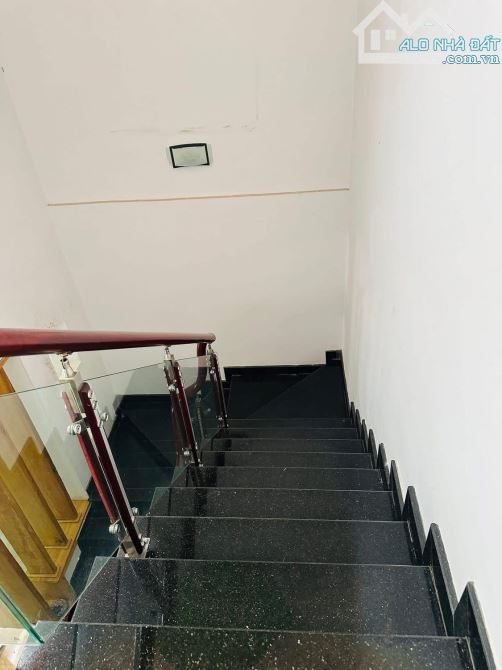 NHÀ 1 MÊ MẶT TIỀN AMAKHE GẦN NGUYỄN TẤT THÀNH. 5x28M . GIÁ: 8,7 TỶ - 5