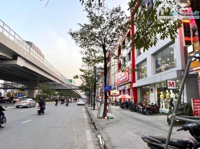 BÁN TOÀ VĂN PHÒNG MẶT PHỐ PHẠM VĂN ĐỒNG 200m2 - 8T THANG MÁY -MT 11m - 125 TỶ - KINH DOANH - 5
