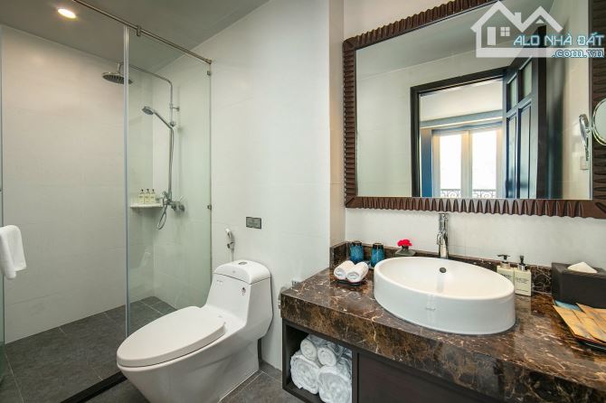 Giảm sốc! Chủ quyết bán khách sạn mặt phố Hàng Gai - HK - 9 tầng - 121m2 - 28 phòng - 6