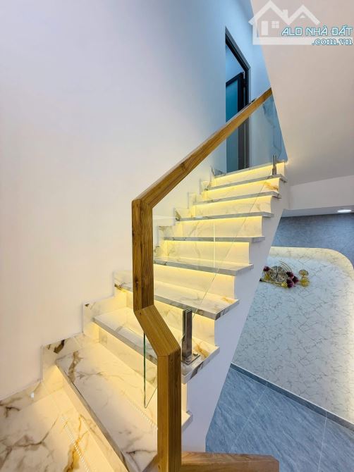 CHÚ DANH CẦN BÁN NHÀ ĐƯỜNG NGUYỄN VĂN LẠC, PHƯỜNG 19, BÌNH THẠNH - GIÁ:3TỶ660/64,9M2 HXH - 6