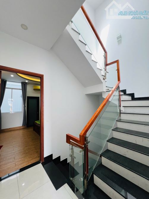 🌷 NHÀ ĐẸP TẶNG FULL NỘI THẤT ( 63m2 . 4 tầng ) Hẻm xe tải ...ngay bệnh viện Bình Tân . Gi - 6