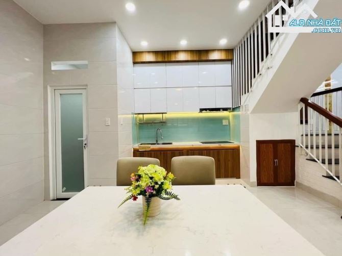 Mua ngay kẻo lỡ căn 56 m2  Trần Minh Quyền, Q.10. Chỉ 3 tỷ 890. 1T1L Đang cho thuê 13 tr - 6