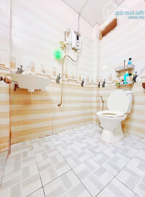 NHÀ KHÔNG LỘ GIỚI - HẺM 6M XE HƠI - KHU VIP LÊ VĂN QUỚI - GIÁP TÂN PHÚ - NHÀ 2 TẦNG ĐÚC - - 6