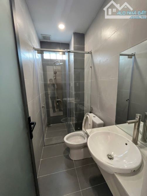 BÁN NHÀ 3 TẦNG - 4 P. NGỦ - HẺM XH - PHAN VĂN HỚN - TTN , Q12 - GIÁ 5,9TỶ - 6