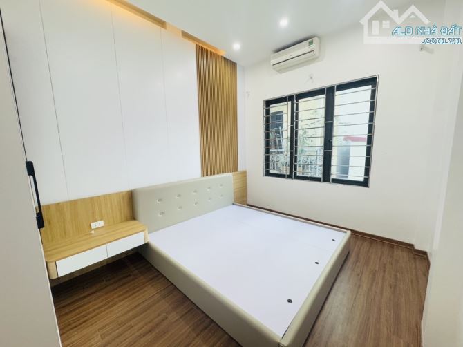 NHÀ ĐẸP -TÂY HỒ- DÂN XÂY-2 THOÁNG-GẦN Ô TÔ- NGÕ THÔNG - FULL NỘI THẤT- SỔ ĐỎ ĐẸP-8 TỶ - 6
