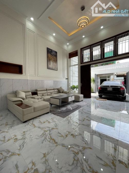 Cần bán nhà ngay Bạch Đằng, Bình Thạnh. Giá: 2 tỷ 120 /63,5m2, sổ hồng riêng, hẻm 6m - 6