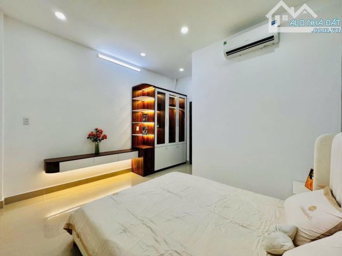 Thu nhập 15tr/tháng-Nhà Hòa Hưng 60m2 chỉ 3tỷ140 sổ hồng riêng-Gần ĐH Ngoại ngữ - Tin học - 6