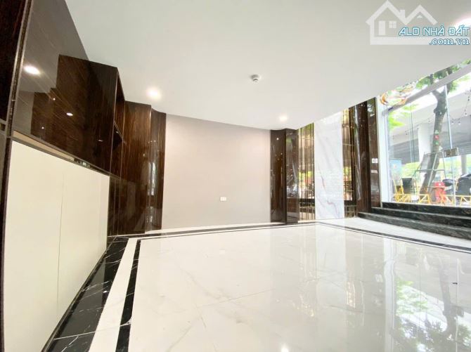 BÁN TÒA NHÀ 9 TẦNG MẶT PHỐ HOÀNG QUỐC VIỆT – VĂN PHÒNG HẠNG A – VỊ TRÍ KIM CƯƠNG  21.5 tỷ - 6