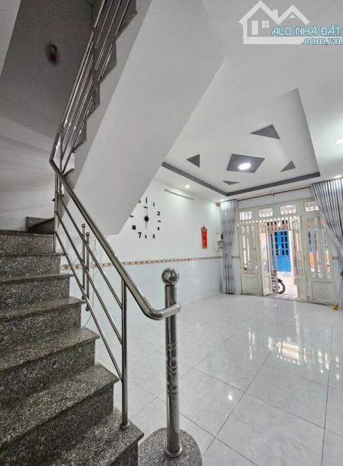 NHÀ MỘT ĐỜI CHỦ GẤP BÁN LO VIỆC - SÁT BÊN THỊ TRẤN HÓC MÔN - 44M2 - 2 TẦNG - SÁT BÊN ĐƯỜNG - 6